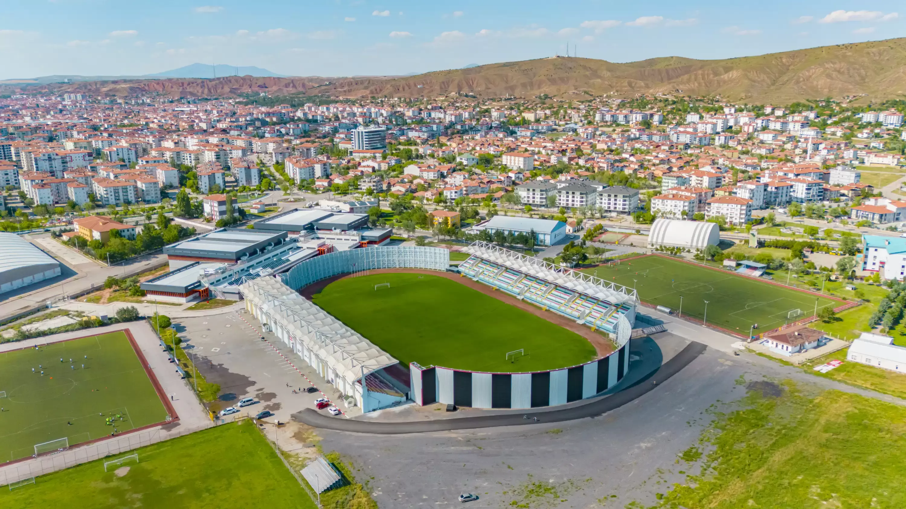 Aksaray Dağılgan Stadı Güclendirme ve Üstünün Kapatılması İşi